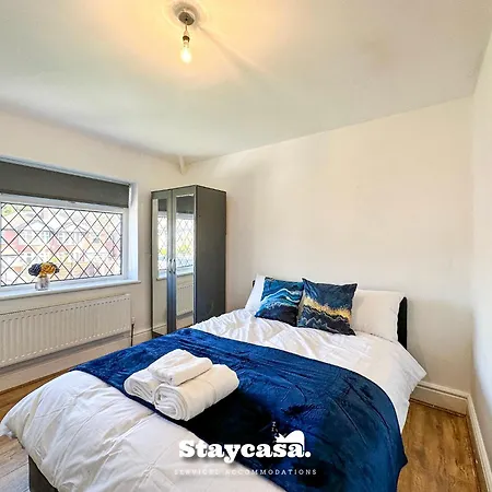 Beautiful Detached Villa - Jacuzzi Bath - Parking Manchester Exterior photo