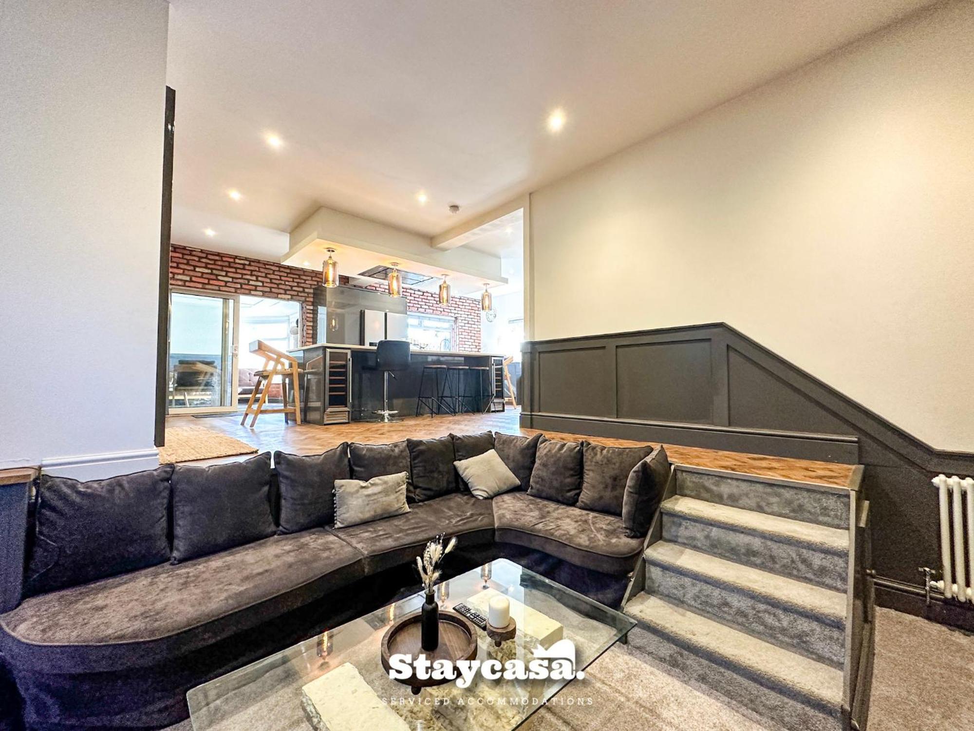 Beautiful Detached - Jacuzzi Bath - Parking *