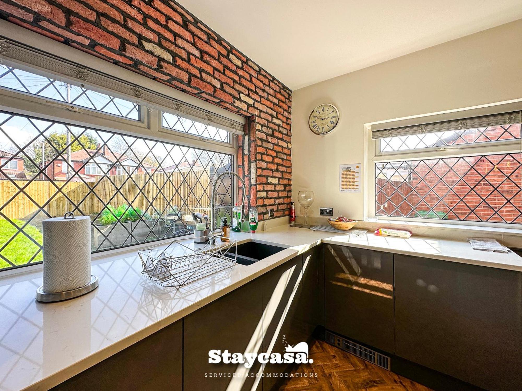 Beautiful Detached - Jacuzzi Bath - Parking Holiday home