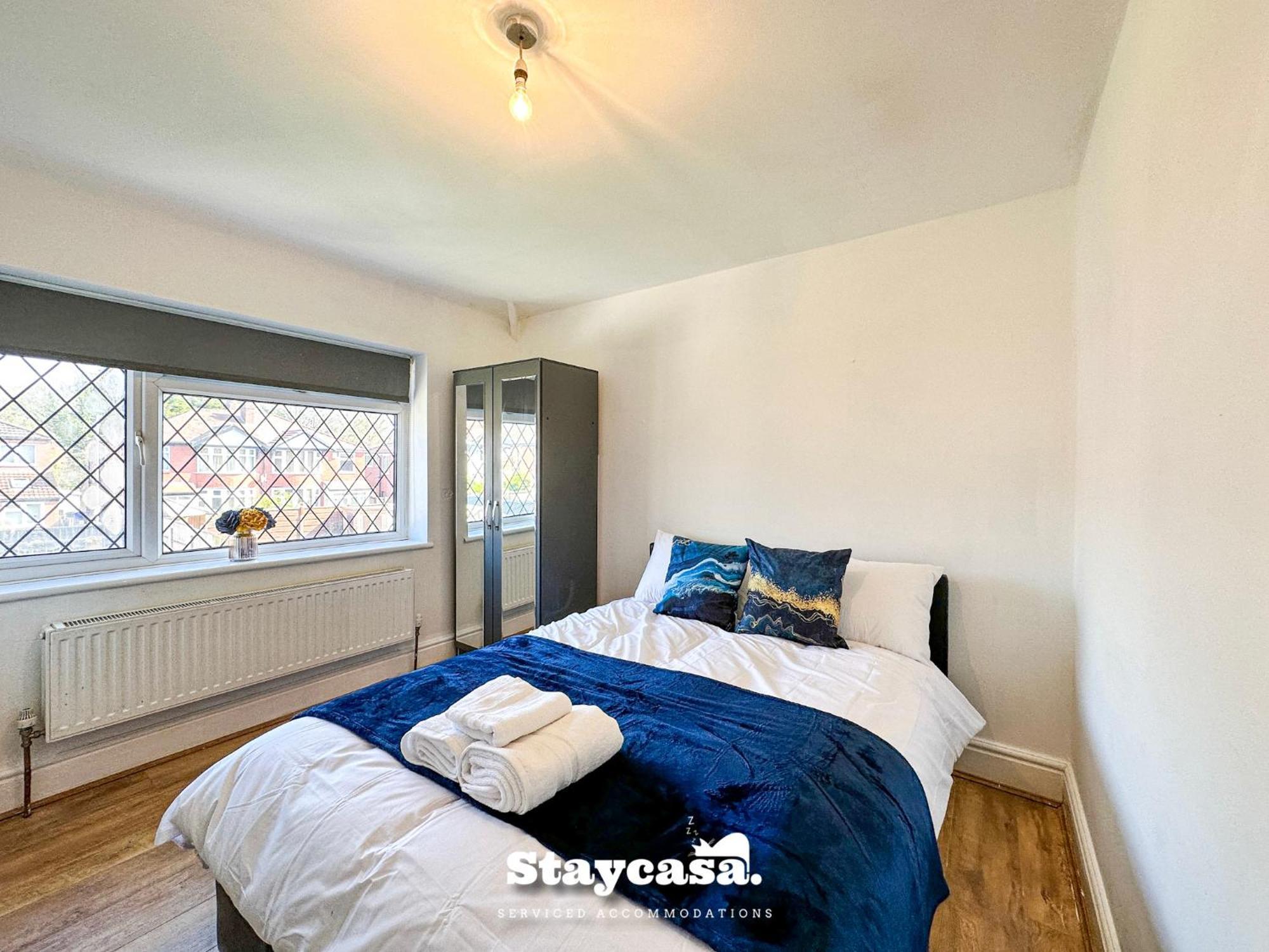 Holiday home Beautiful Detached - Jacuzzi Bath - Parking *